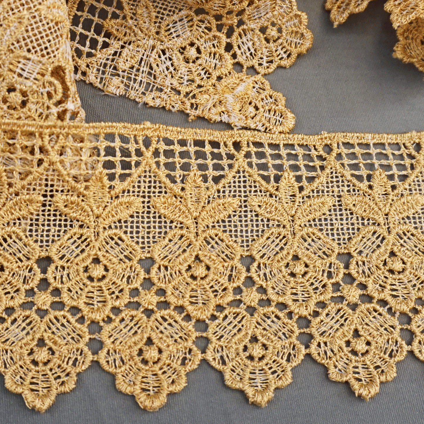 GPO LACE ; 25% LUREX+75% POLYESTER ; LE-5636